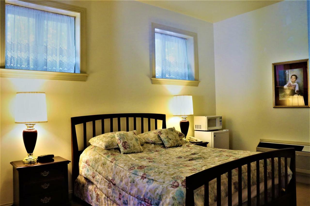 The Gables At Stirling Guest Hotel レディング エクステリア 写真